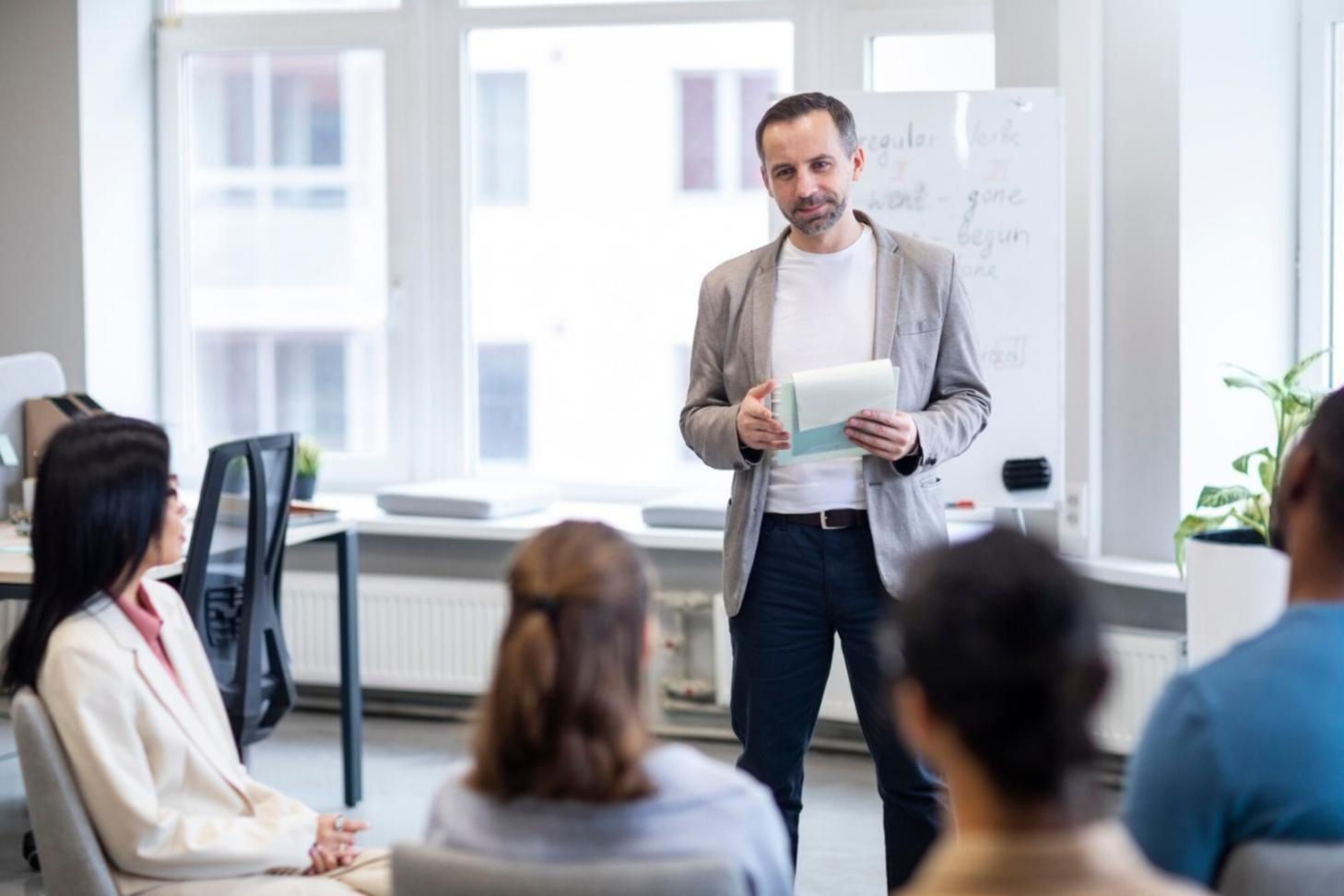 Session de formation en analyse budgétaire avec participants en entreprise